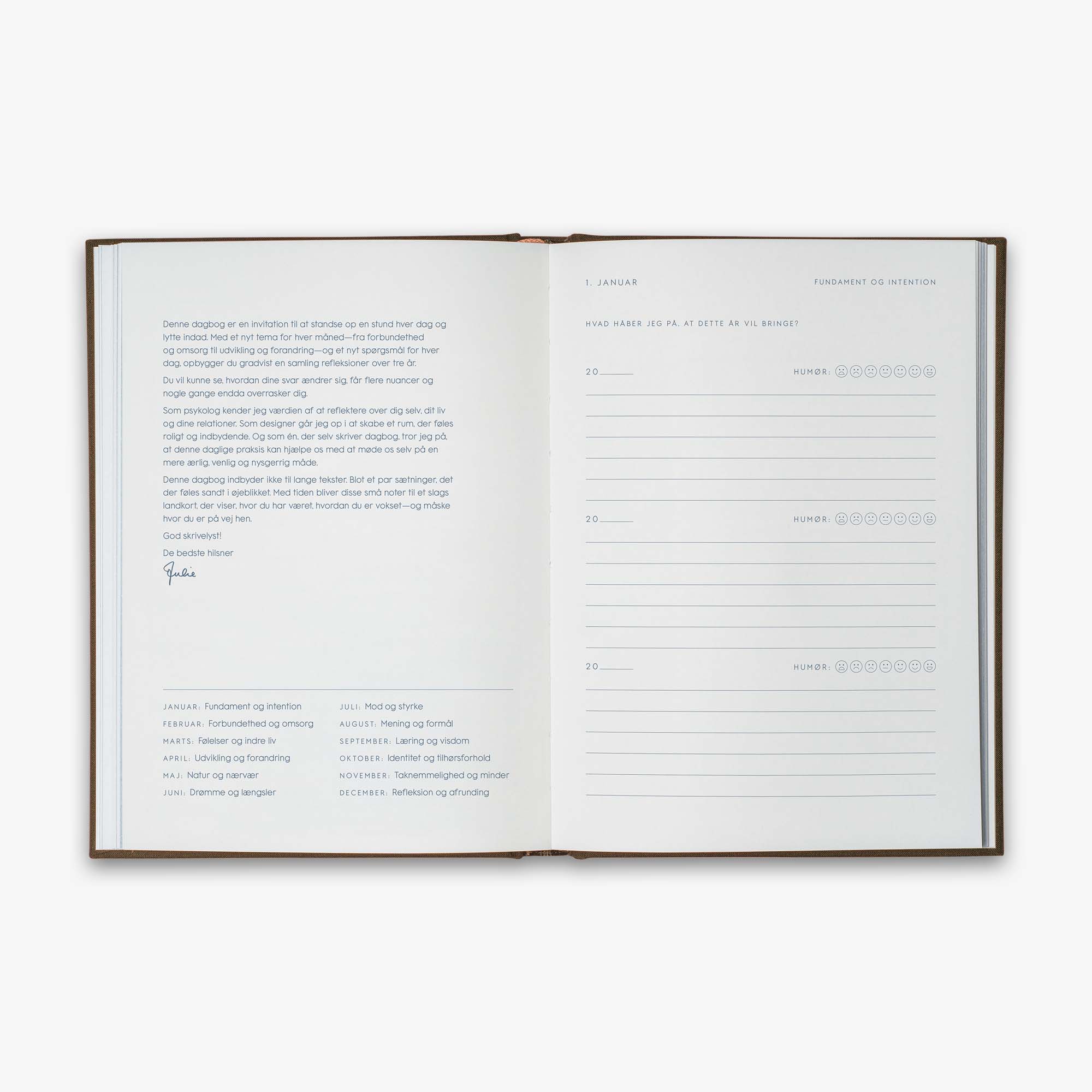 Open book from our Three Year Journal (Treårsdagbogen) with short description of the purpose of the book and the daily prompts on a white background