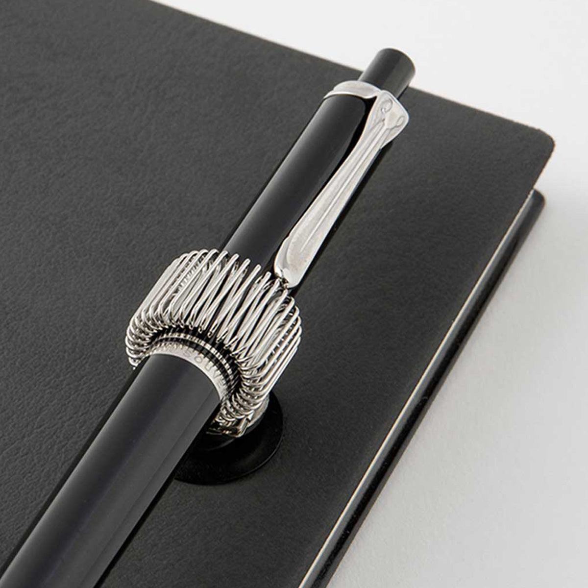 MAGNETISK PENNEHOLDER // SØLV