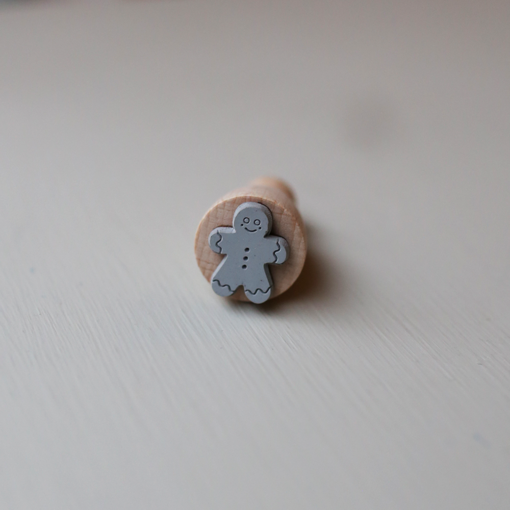 STEMPEL // HONNINGKAGEMAND