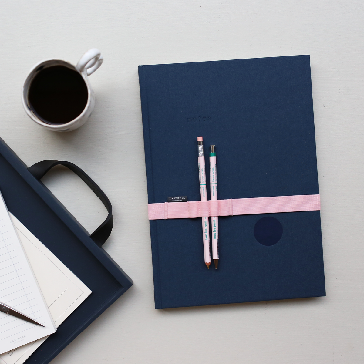 ELASTIKHOLDER TIL PENNE A4 // PINK