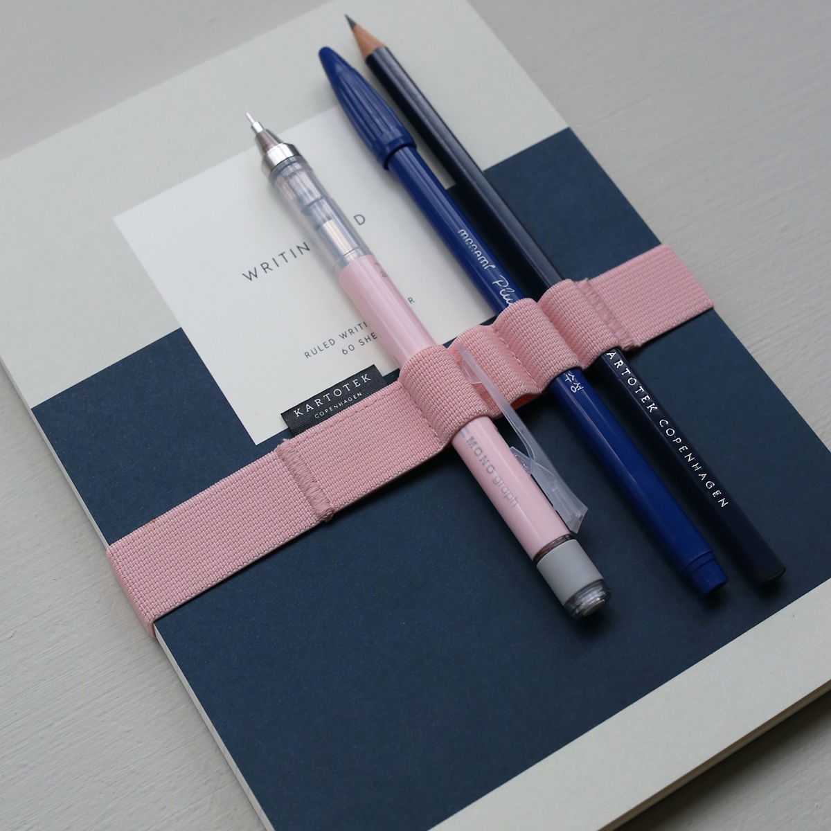 ELASTIKHOLDER TIL PENNE A5 // PINK