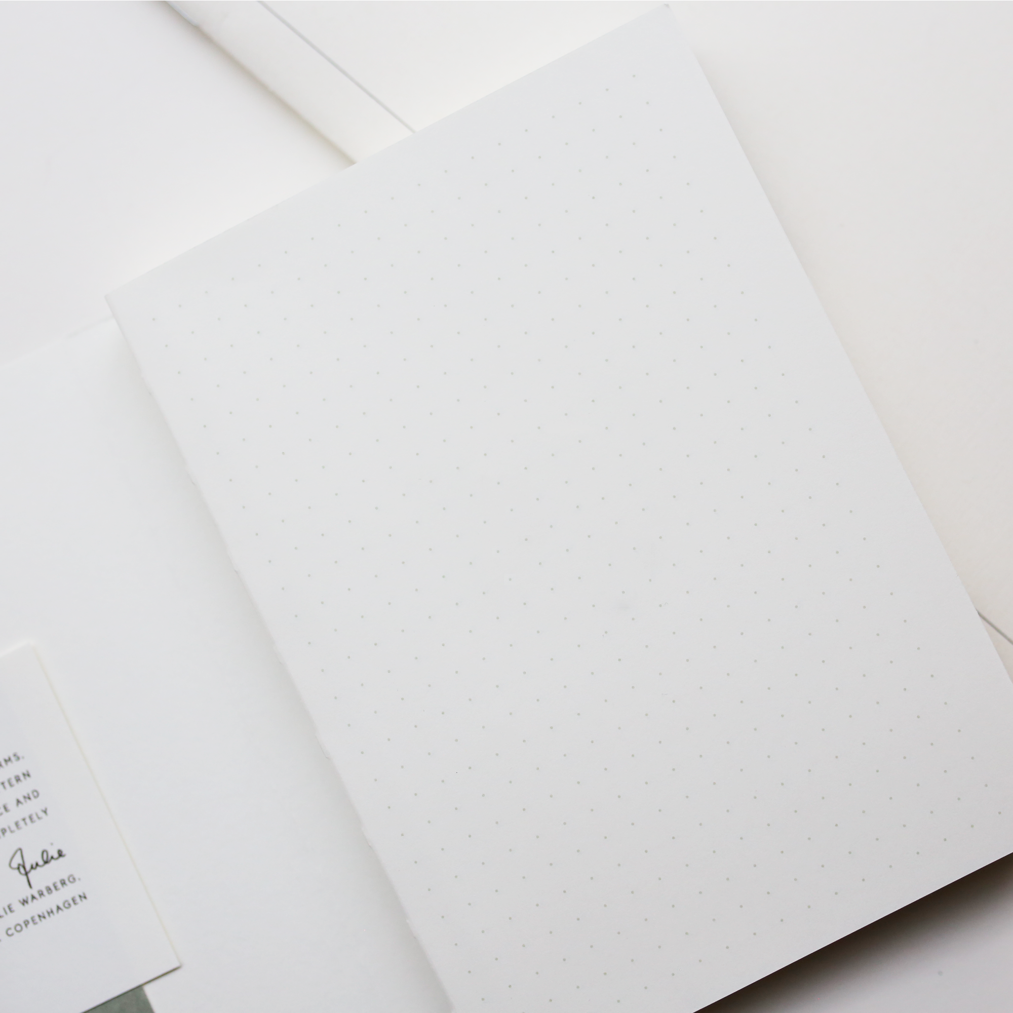 LOMMENOTESBOG // GRÅ