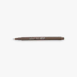 Le Pen felt-tipped fineliner from Marvy Uchida in the color cocoa on a white background. 