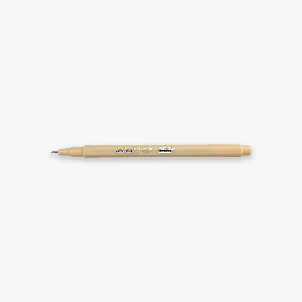 Le Pen felt-tipped fineliner from Marvy Uchida in the color beige on a white background. 