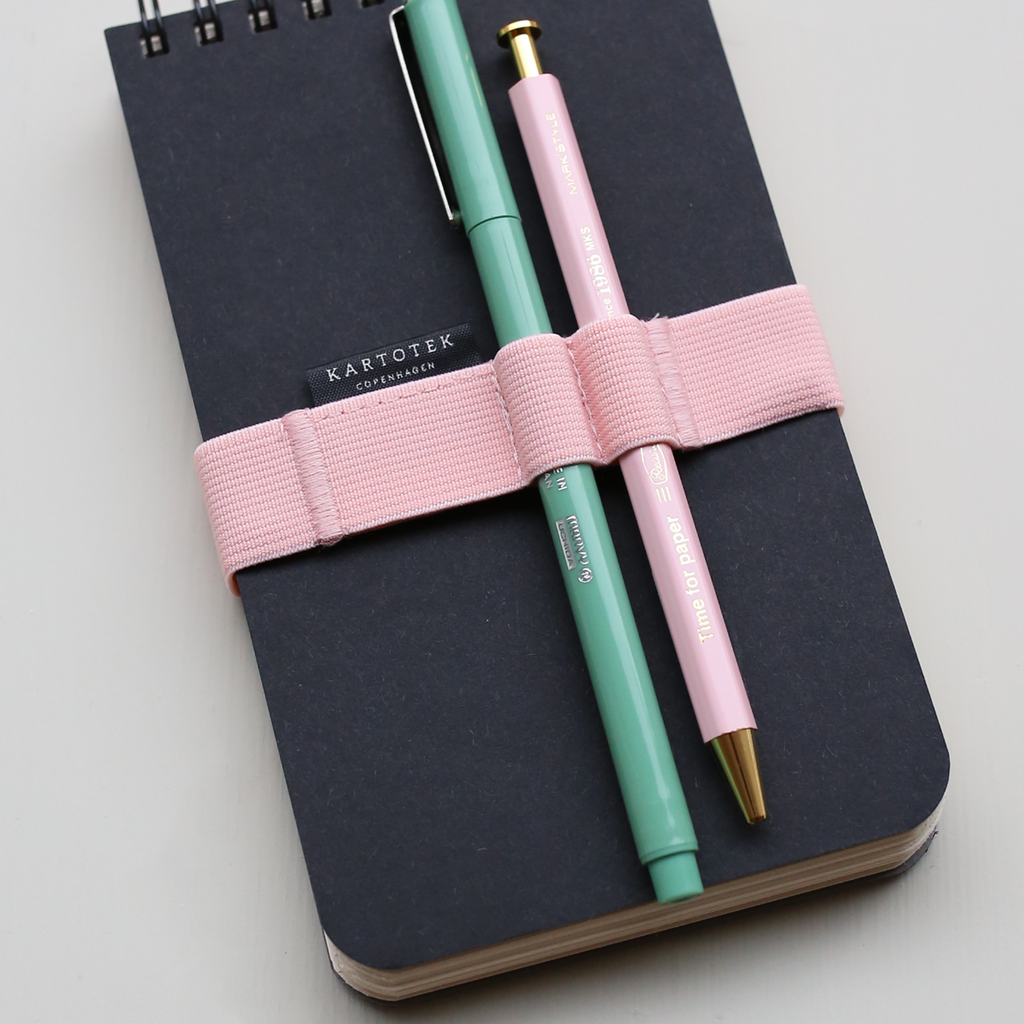ELASTIKHOLDER TIL PENNE A6 // PINK