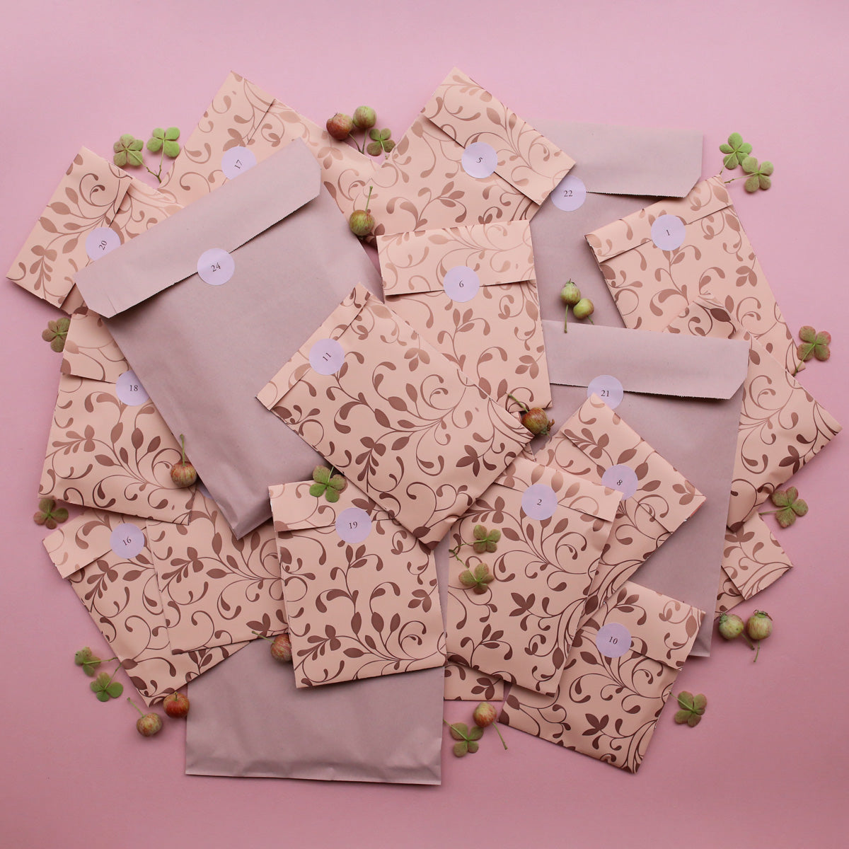 ROSE PATTERN PAPER GIFT BAG // S