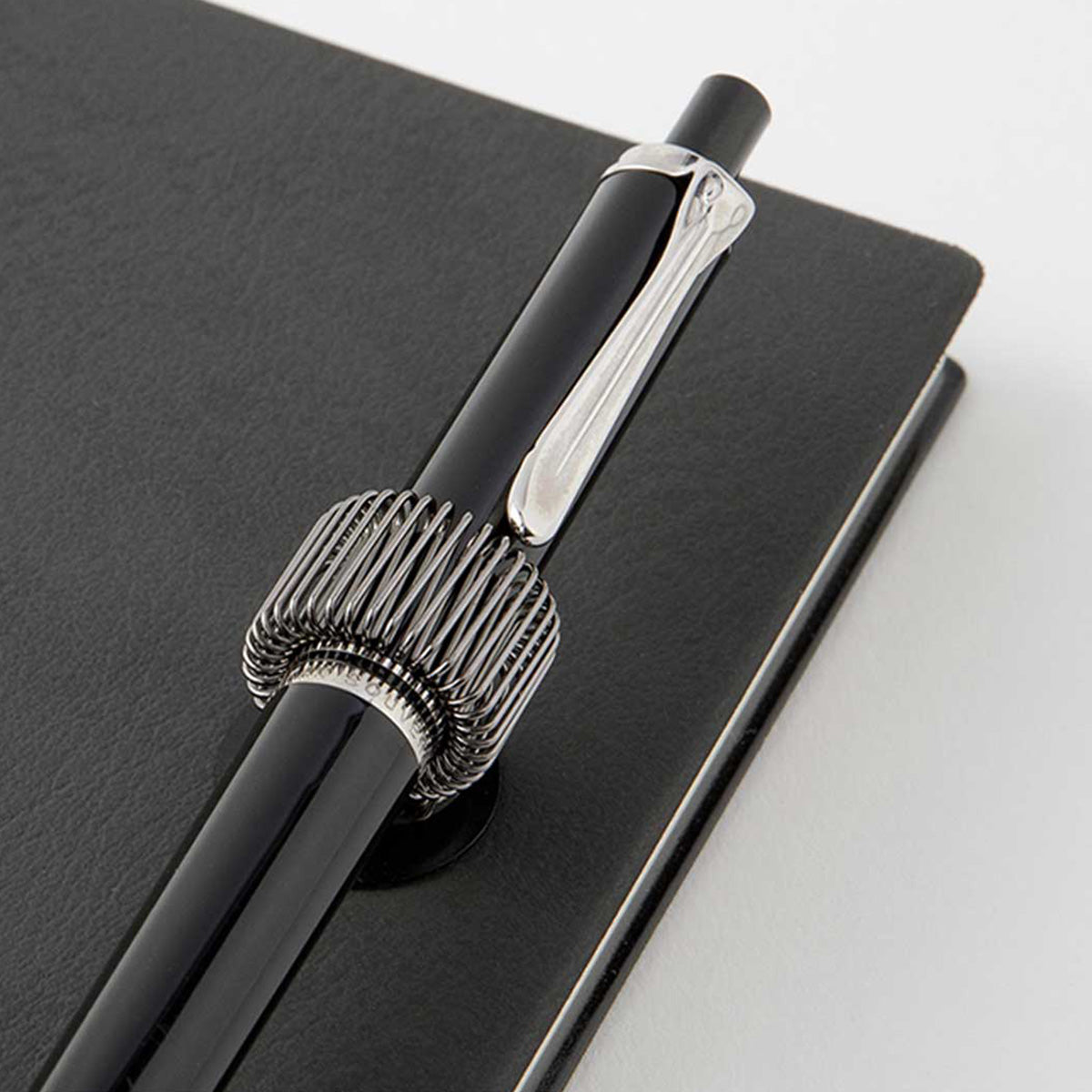 MAGNET PEN HOLDER // BLACK