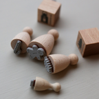 STEMPEL // HONNINGKAGEMAND