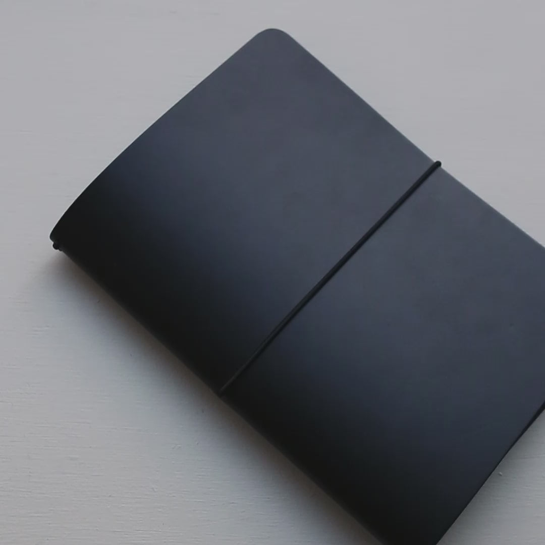 MULTI ELASTIC BAND LEATHER FOLDER // BLACK