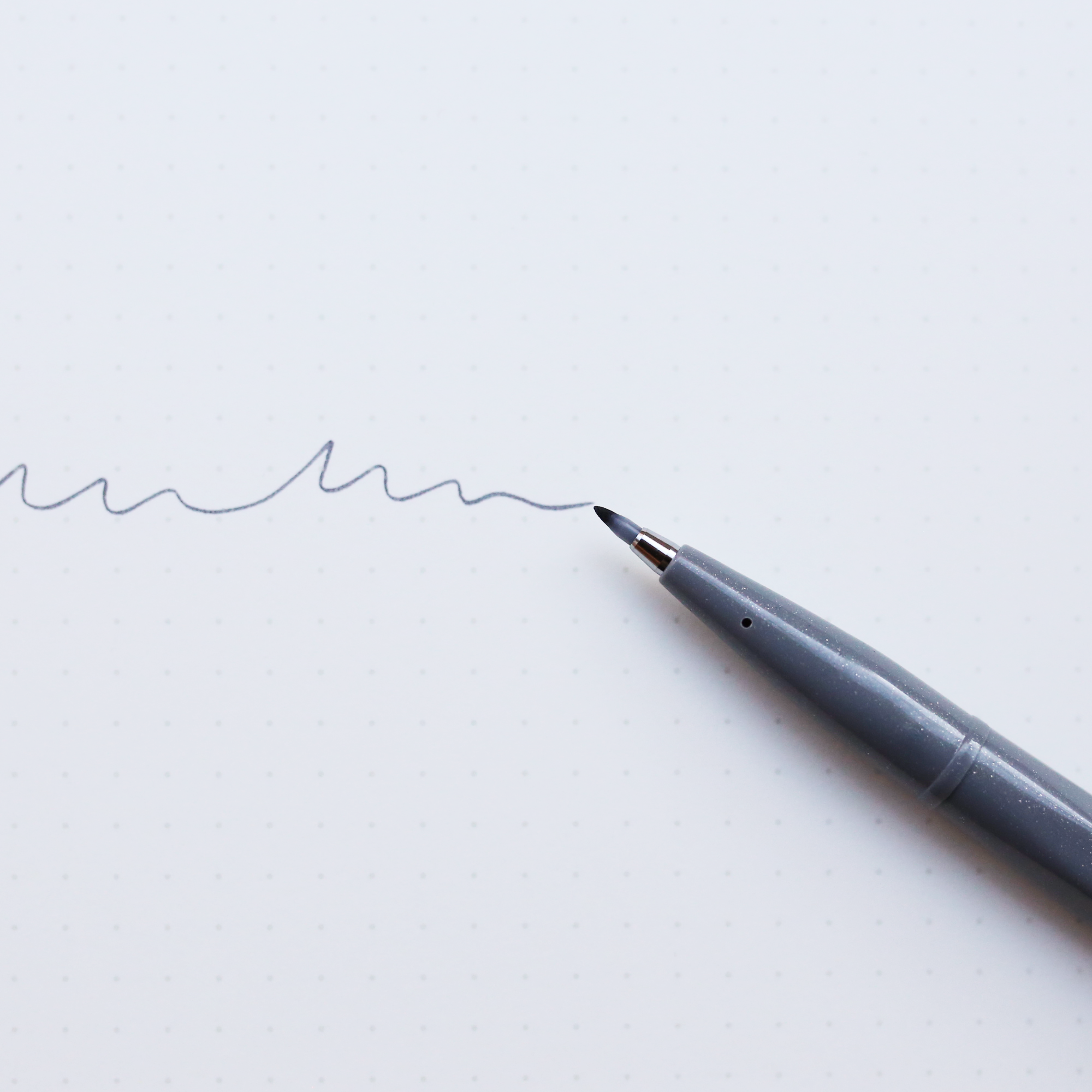 SIGN PEN BRUSH // GRÅ