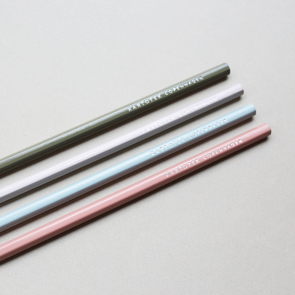 CEDAR WOOD PENCIL // PEACH